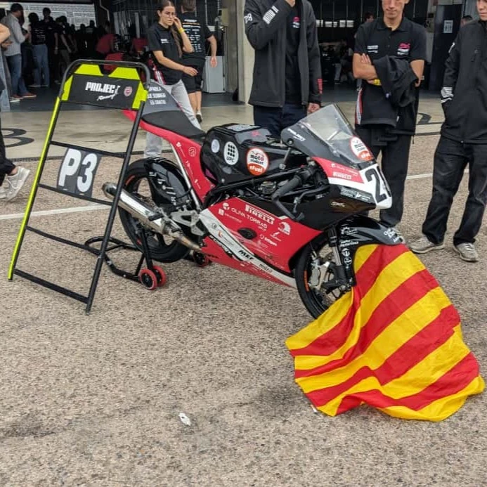 Synergy aconsegueix el podi a la cursa de Motostudent 2025 amb una tercera posició