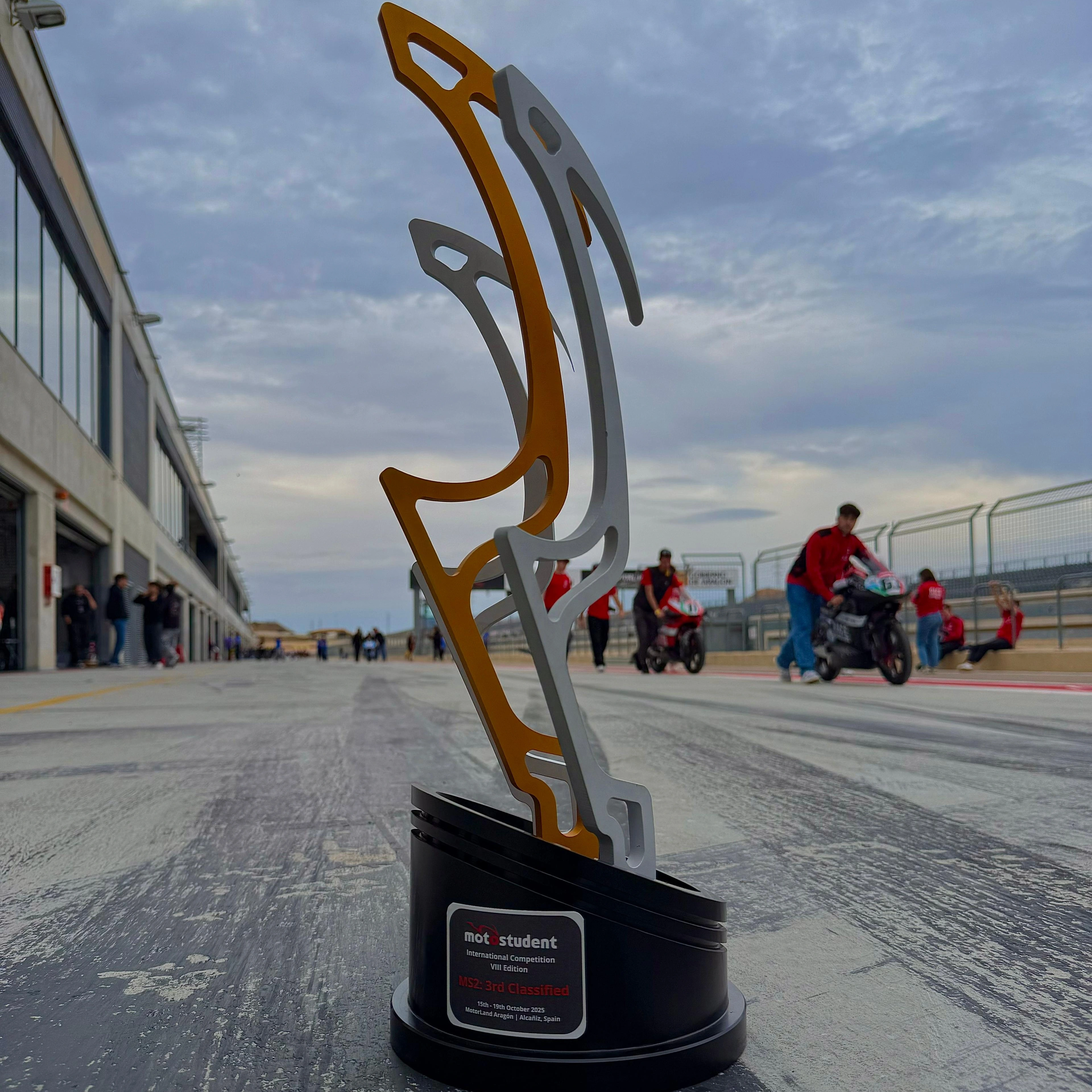 Synergy es consolida com a millor equip nacional de Motostudent 2025 efuel amb una tercera posició golbal a l'MS2